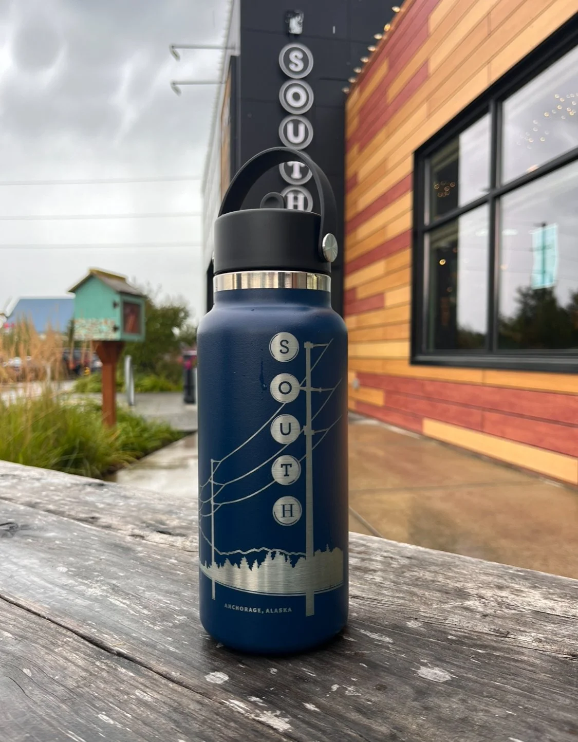 32 oz Indigo Hydro Flask — South Restaurant + Coffeehouse